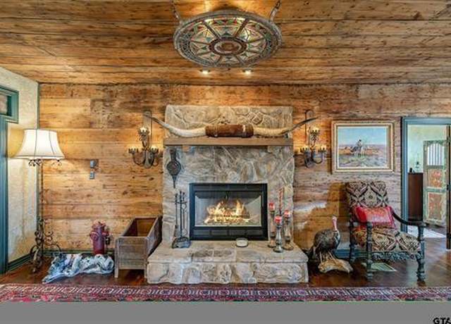 Property at 1847 N State Highway 19, Emory, TX 75440, 3 beds, 2.5 baths
