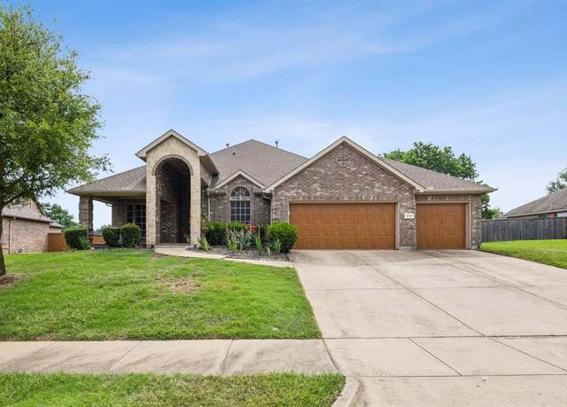 Property at 912 Kittery Dr, Desoto, TX 75115, 4 beds, 3 baths