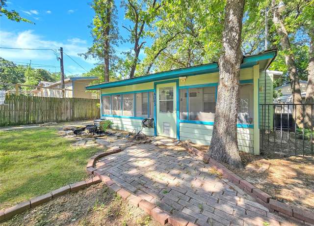 Property at 6505 Oakwood Lake Ct, Granbury, TX 76049, 3 beds, 2 baths