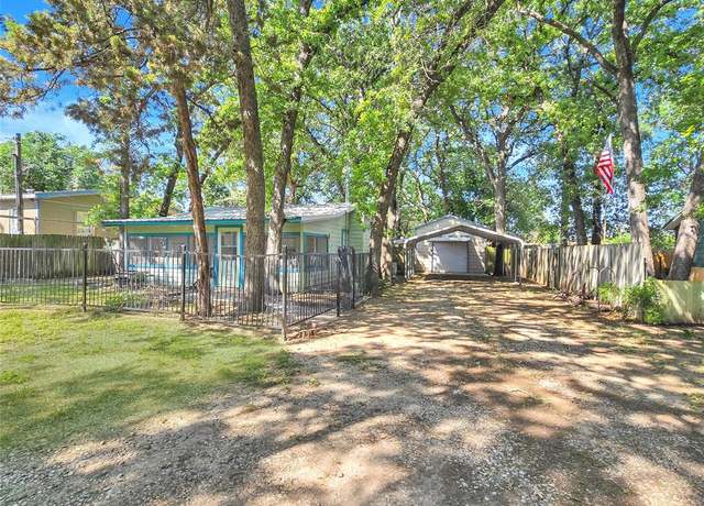 Property at 6505 Oakwood Lake Ct, Granbury, TX 76049, 3 beds, 2 baths