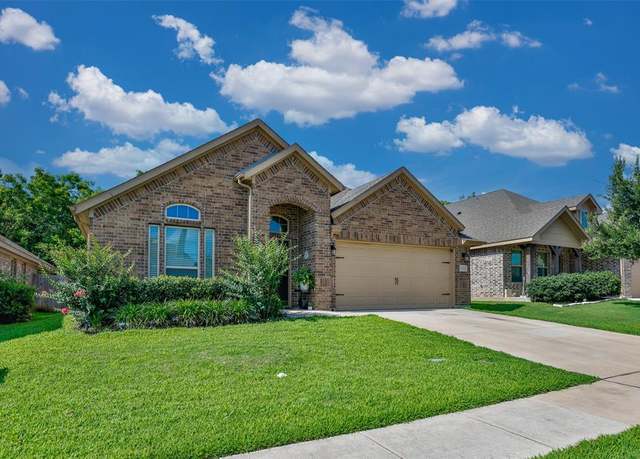 Property at 1818 Vallana Dr, Gainesville, TX 76240, 4 beds, 2 baths