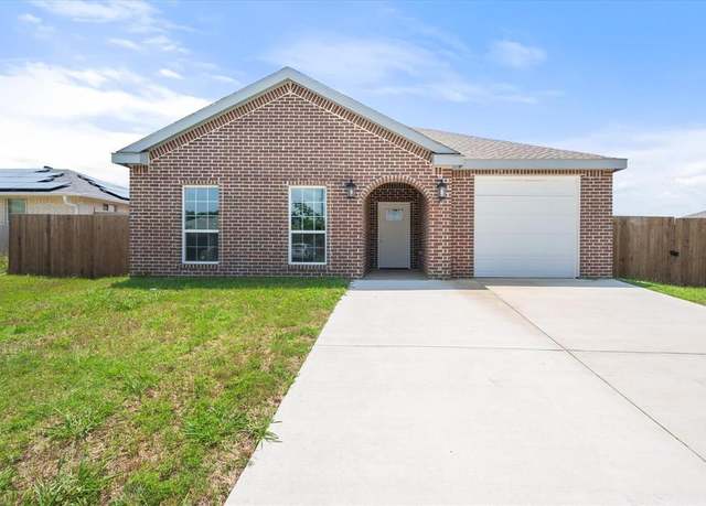 Property at 3231 Hillsdale Ave, Corsicana, TX 75110, 4 beds, 2 baths