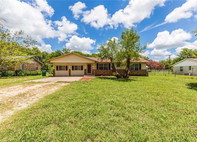 Property at 704 4th St, Eddy, TX 76524, 3 beds, 1.5 baths
