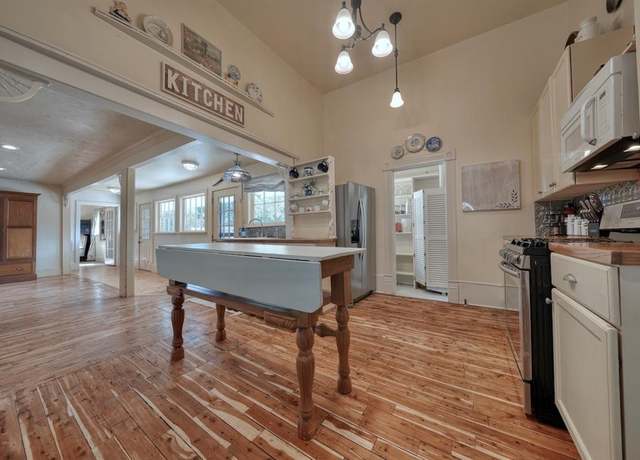 Property at 602 E North St, Lindale, TX 75771, 5 beds, 5 baths