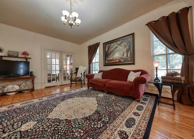 Property at 602 E North St, Lindale, TX 75771, 5 beds, 5 baths