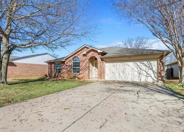 Property at 1610 Merritt Dr, Mansfield, TX 76063, 4 beds, 2 baths