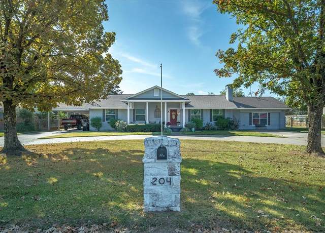 Property at 204 Southridge St, Edgewood, TX 75117, 4 beds, 3 baths