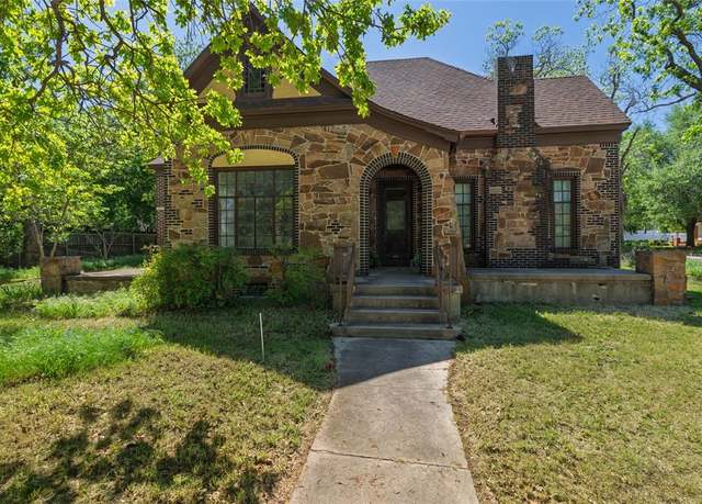 Property at 602 S Waco St, Weatherford, TX 76086, 4 beds, 2 baths