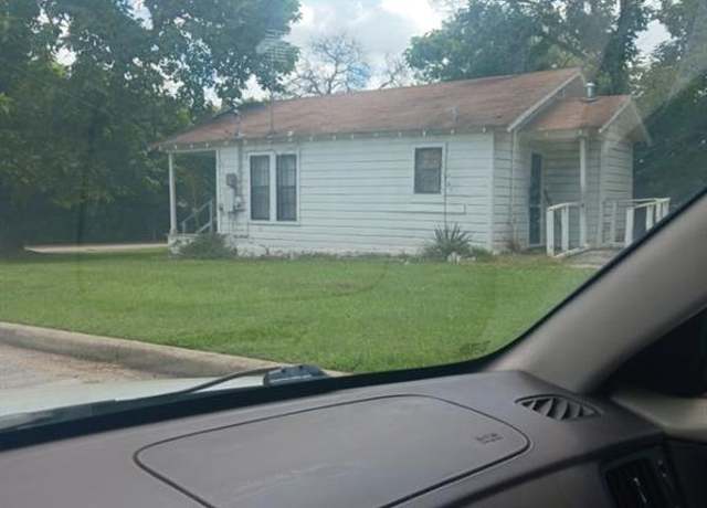 Property at 2322 Walton Rd, Tyler, TX 75701, 2 beds, 1 bath