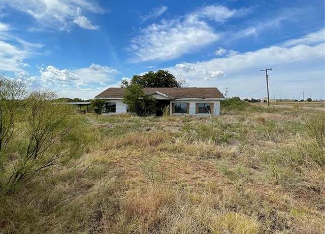 Property at 818 E Railroad Ave, Electra, TX 76360, 3 beds, 1 bath
