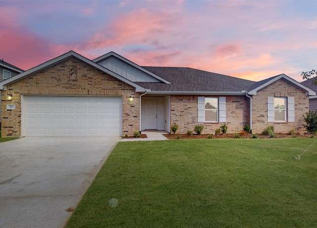 Property at 103 Annabelle St, Cleburne, TX 76031, 3 beds, 2 baths