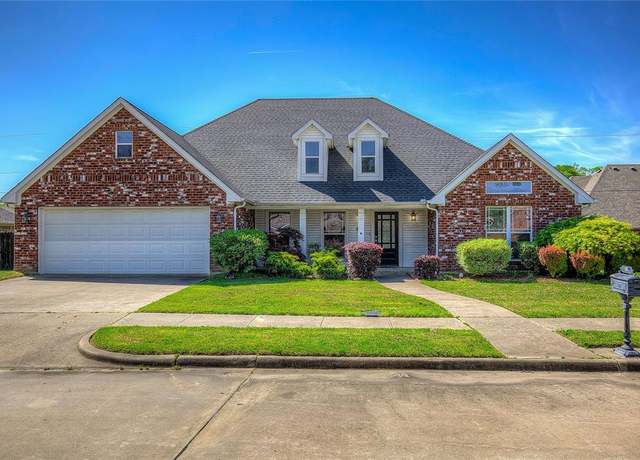 Property at 800 Austin Acre, Sulphur Springs, TX 75482, 3 beds, 2 baths