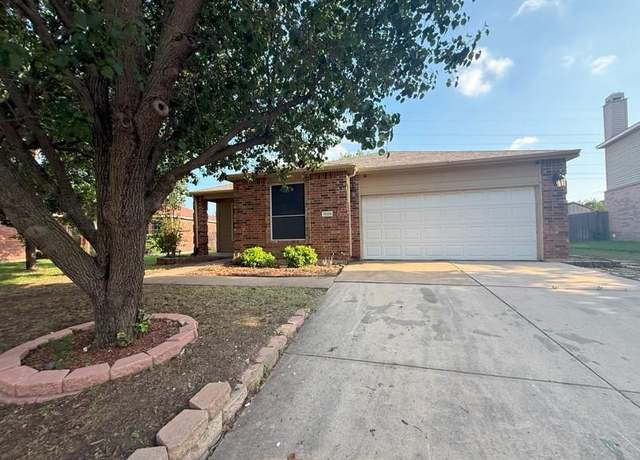 Property at 1025 Pullman Dr, Saginaw, TX 76131, 3 beds, 2 baths