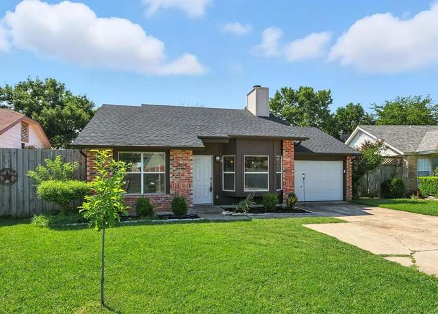 Property at 1404 Thackery Dr, Arlington, TX 76018, 3 beds, 2 baths
