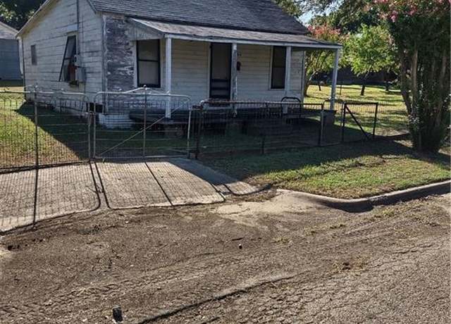 Property at 608 N Harrison St, West, TX 76691, 1 bed, 1 bath