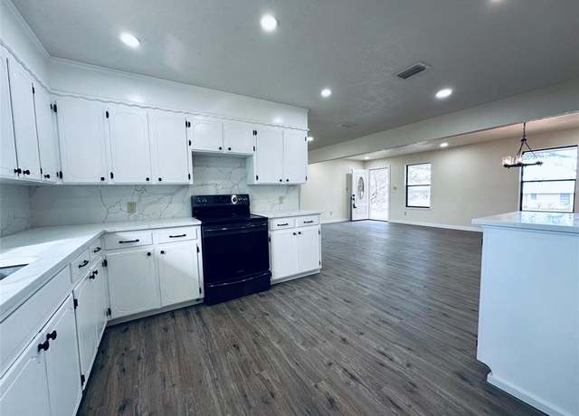 Property at 103 Gettysburg, Comanche, TX 76442, 3 beds, 2 baths