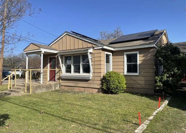 Property at 4812 Blackstone Dr, River Oaks, TX 76114, 3 beds, 2 baths