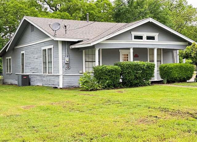 Property at 1006 S Main St, Farmersville, TX 75442, 3 beds, 2 baths