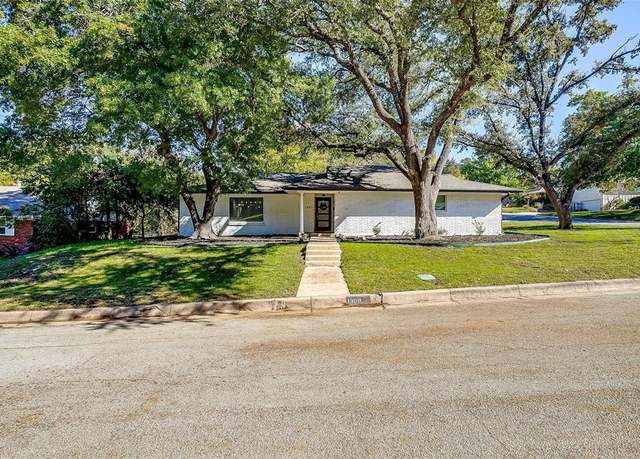 Property at 1809 Versailles Rd, Fort Worth, TX 76116, 3 beds, 2 baths