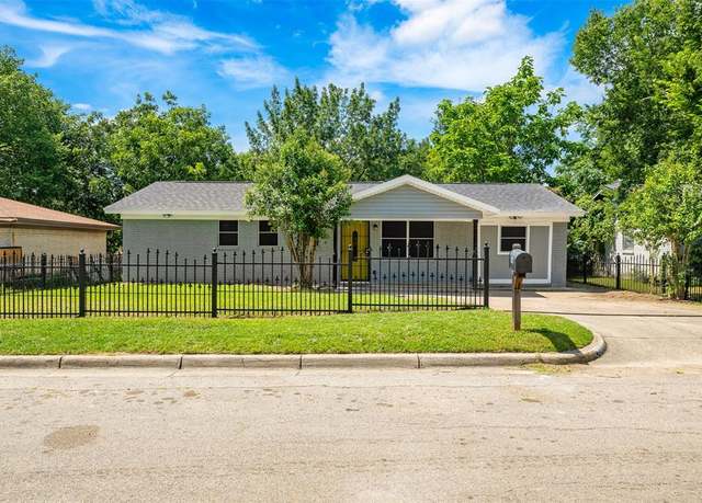 Property at 4712 Melinda Dr, Forest Hill, TX 76119, 4 beds, 2 baths