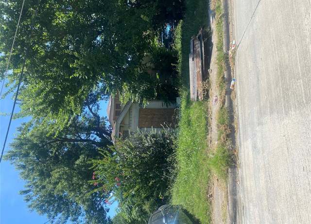 Property at 2232 Poplar St, Dallas, TX 75215, 3 beds, 1 bath