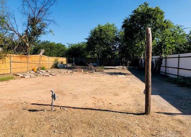 Property at 812 SE Martin Luther King Jr St, Mineral Wells, TX 76067