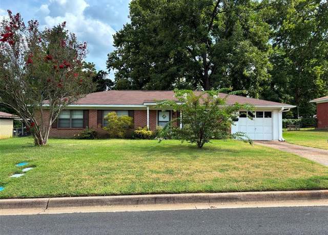 Property at 116 Clearview Dr, Palestine, TX 75803, 3 beds, 1 bath