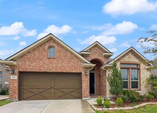 Property at 1233 Lynn Dr, Arlington, TX 76002, 3 beds, 2 baths