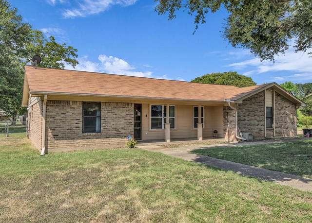 Property at 213 Chelsea Dr, Hewitt, TX 76643, 5 beds, 2 baths