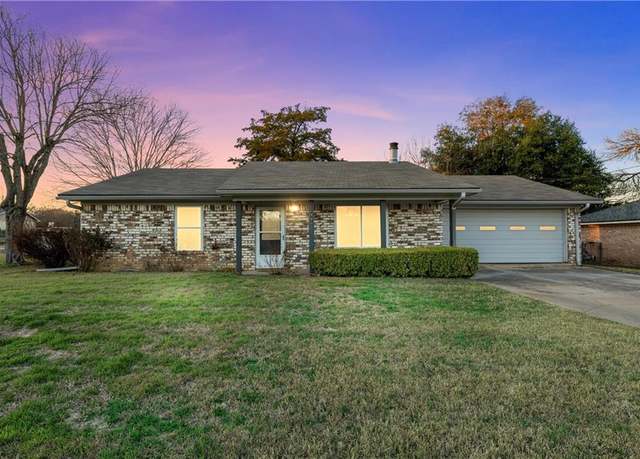 Property at 400 Simons Ave, Robinson, TX 76706, 3 beds, 2 baths