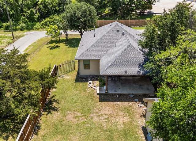 Property at 908 E Belknap St, Ennis, TX 75119, 3 beds, 2.5 baths