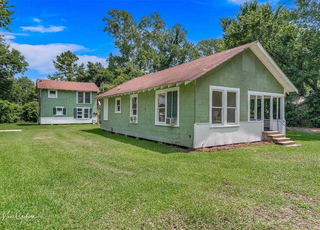Property at 629 Yarborough St, Bossier City, LA 71111, 3 beds, 2 baths