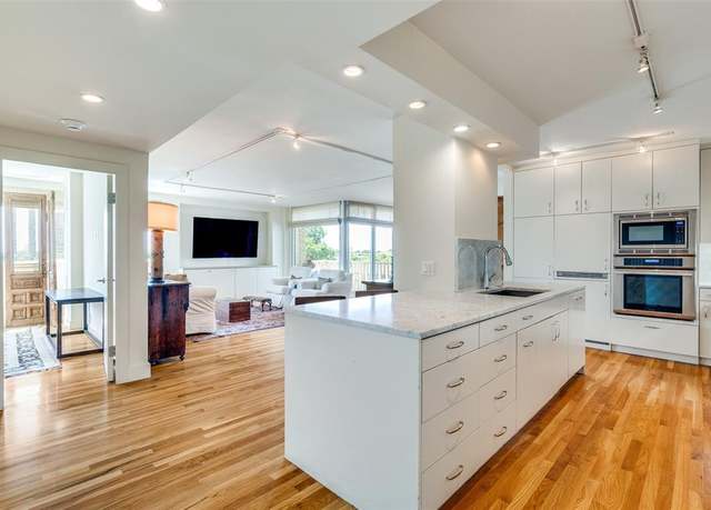 Property at 3701 Turtle Creek Blvd Unit 7J, Dallas, TX 75219, 2 beds, 2 baths