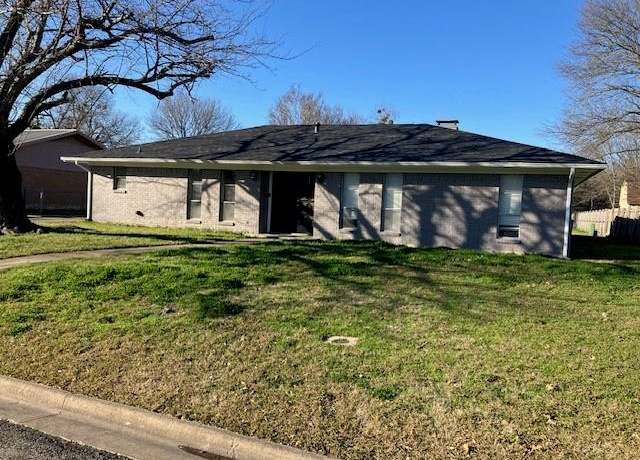 Property at 522 Mink Dr, Greenville, TX 75402, 4 beds, 2.5 baths