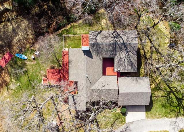 Property at 102 Summerall Dr, Mabank, TX 75156, 3 beds, 3 baths