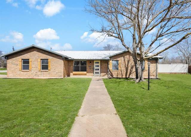 Property at 200 NW 33rd St, Mineral Wells, TX 76067, 5 beds, 4 baths