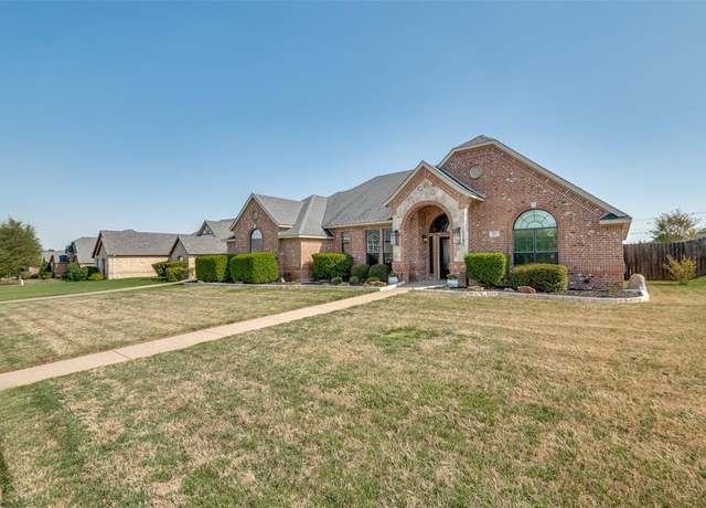 Property at 207 White Rock Ct, Red Oak, TX 75154, 4 beds, 3 baths