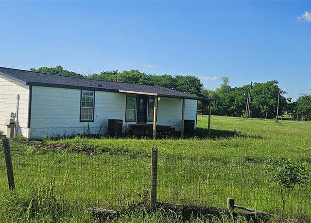 Property at 7105 Starling St, Joshua, TX 76058, 4 beds, 3 baths