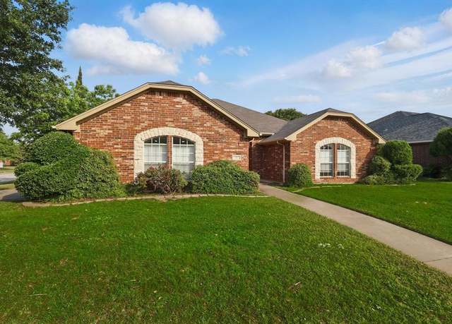 Property at 301 Angela Dr, Burleson, TX 76028, 3 beds, 2 baths