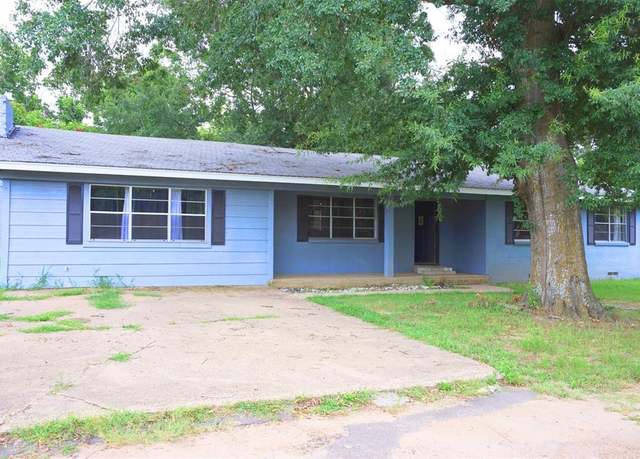 Property at 126 Pecan Cir, Athens, TX 75751, 3 beds, 2 baths
