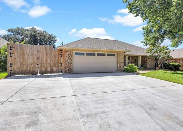 Property at 6413 Blake Ct, North Richland Hills, TX 76182, 3 beds, 2 baths