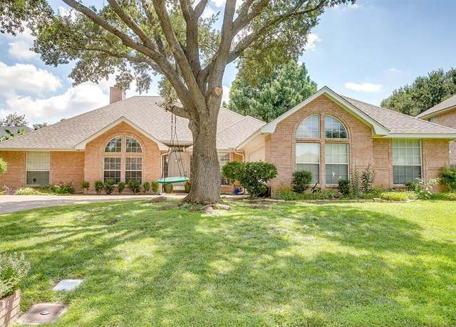 Property at 6705 Castle Creek Dr, Fort Worth, TX 76132, 3 beds, 2.5 baths