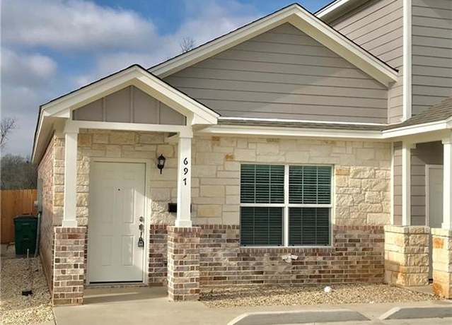 Property at 697 Park St, Mcgregor, TX 76657, 2 beds, 1 bath