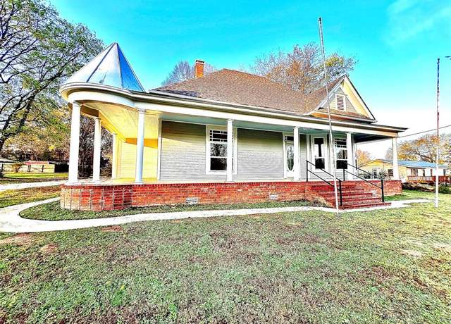 Property at 208 Daingerfield St, Naples, TX 75568, 3 beds, 2 baths