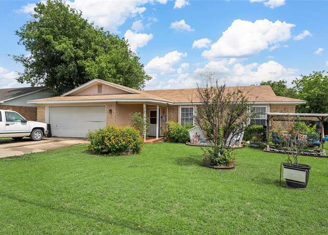 Property at 812 W Warren St, Hewitt, TX 76643, 3 beds, 2 baths
