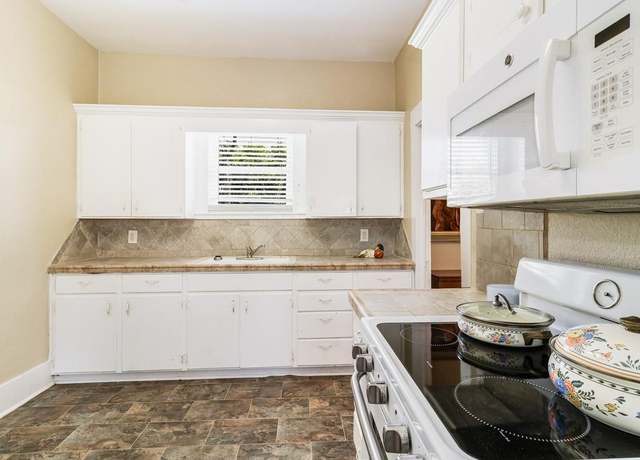 Property at 207 N Archer St, Groesbeck, TX 76642, 2 beds, 1 bath