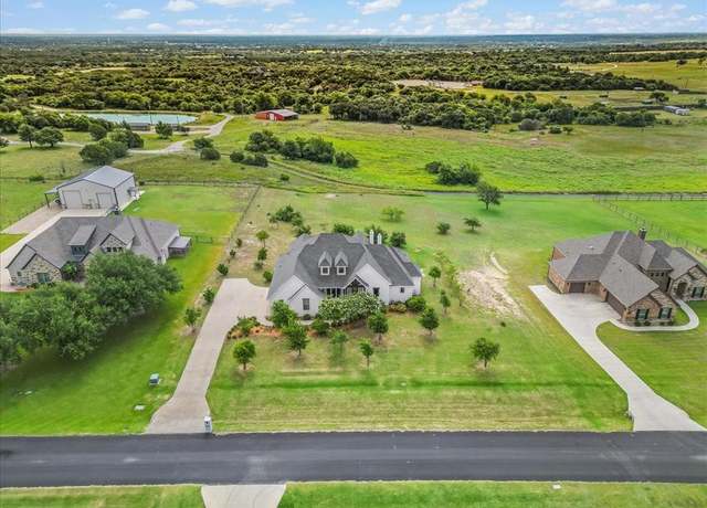 Property at 124 Stanford Ln, Springtown, TX 76082, 4 beds, 3 baths