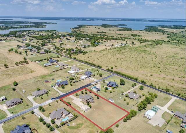 Property at 401 Ridgecrest Pl, Sanger, TX 76266, 5 beds, 2.5 baths
