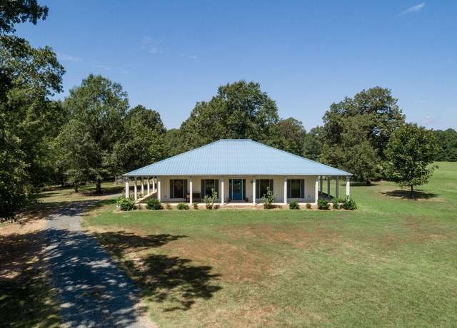 Property at 156 Tidwell Ln, Hooks, TX 75561, 2 beds, 2 baths