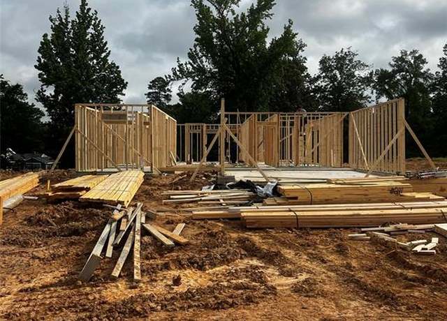 Property at 5870 Northwood Oaks, Shreveport, LA 71107, 4 beds, 2 baths
